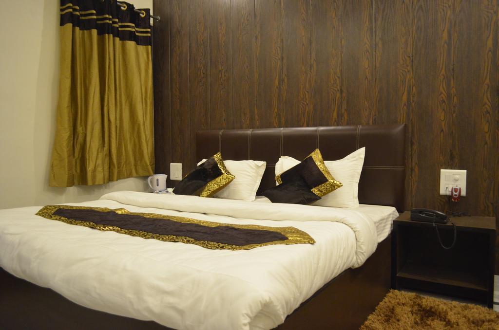 Red Orchid Hotel Meerut Quarto foto