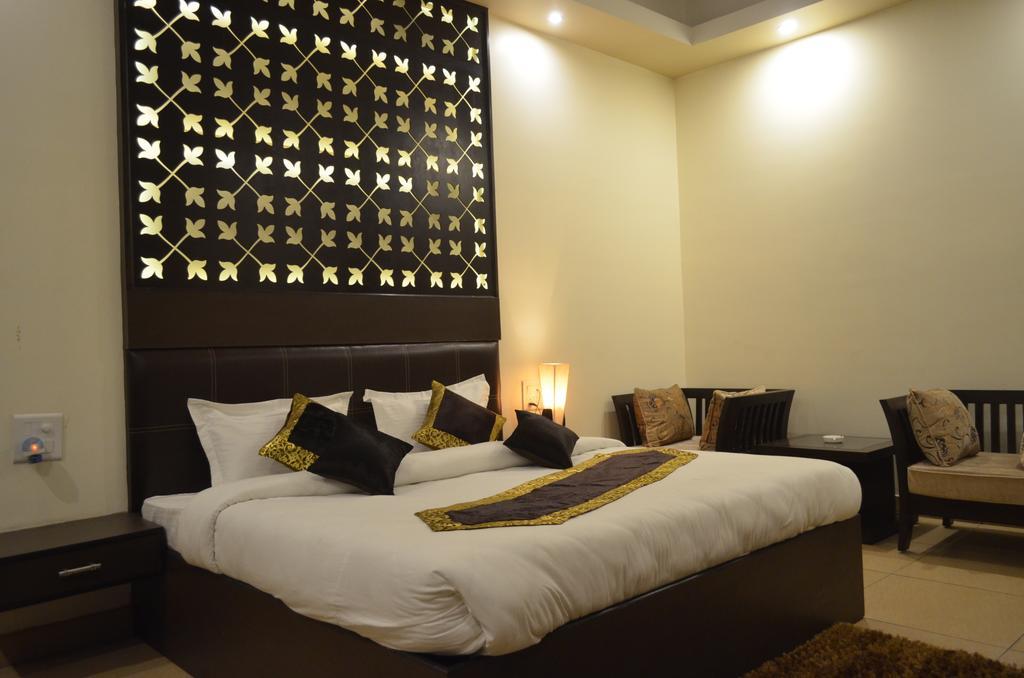 Red Orchid Hotel Meerut Quarto foto
